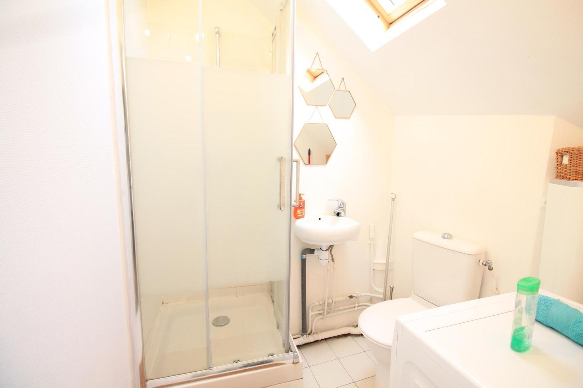 Disponible - Appartement Entier - 10Mn Rer B Aeroport Cdg - Paris Gare Du Nord, T11 Express, Le Bourget, Tout Equipe, Netflix Gratuit, 3 Personnes, 4Eme Etage, Escaliers, Parc Des Expositions, Parking Rue Gratuit Apres 19H Drancy Exterior foto